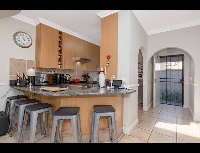 2 BEDROOM DUPLEX FOR SALE IN SUNNINGHILL